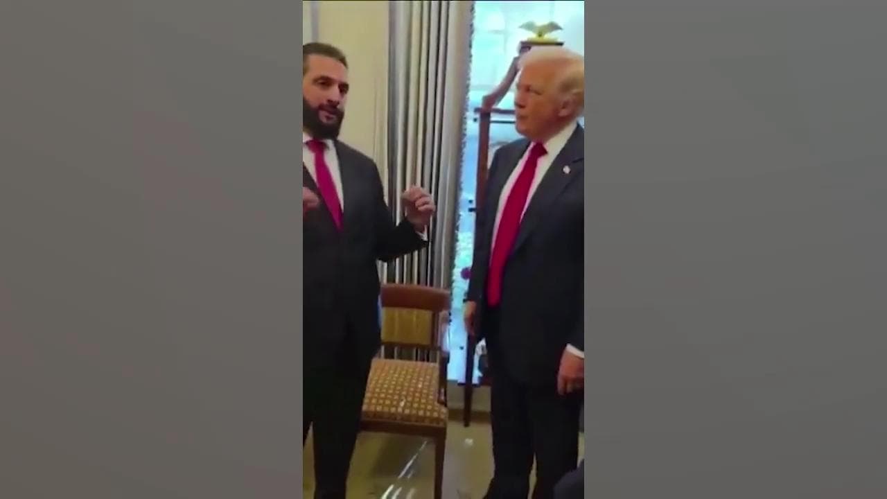 Trump regala il suo profumo a al-Sharaa: "Per te e tua moglie ma quante ne hai?"