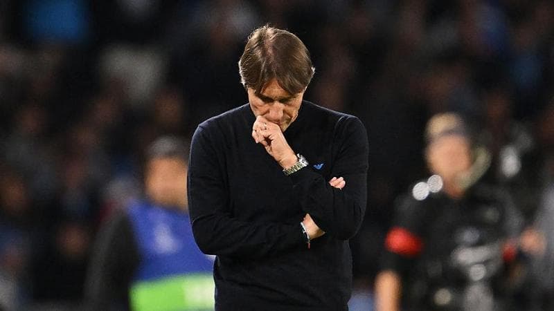 Conte in pausa di riflessione, il Napoli resta senza di lui. Stellini e Oriali guidano l’allenamento