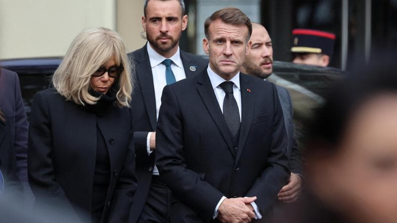 Bataclan, dieci anni dopo gli attentati di Pargi. Macron: “La Francia ricorda, il dolore resta”