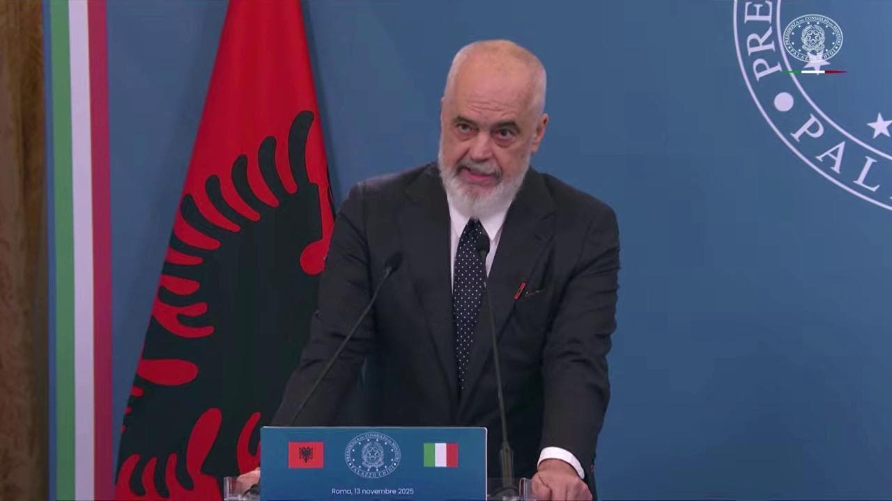 Accordo migranti, Edi Rama infastidito con il giornalista: "Lei fa sempre la stessa domanda"