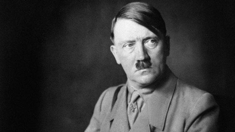 La scoperta di uno studio scientifico: “I genitali di Hitler poco sviluppati, lo dice il Dna”