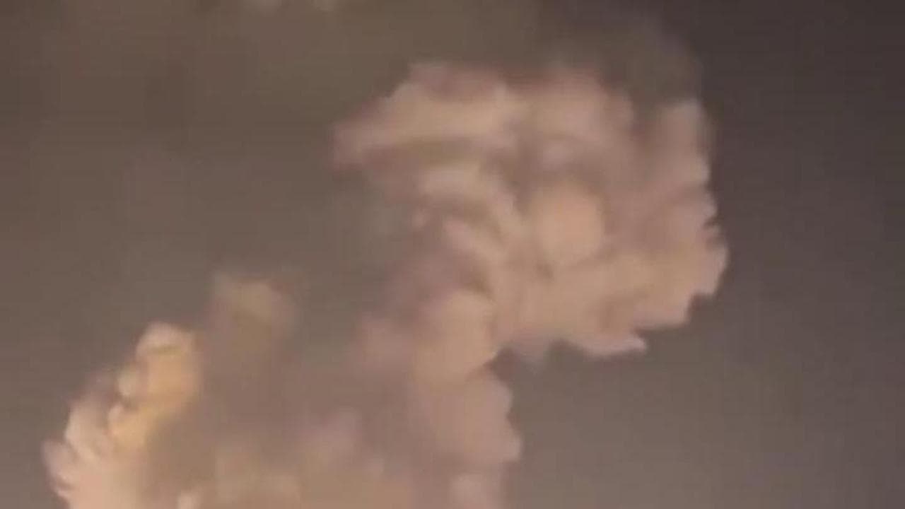 Russia, droni ucraini su Novorossijsk: vasto incendio divampa in un impianto di petrolio