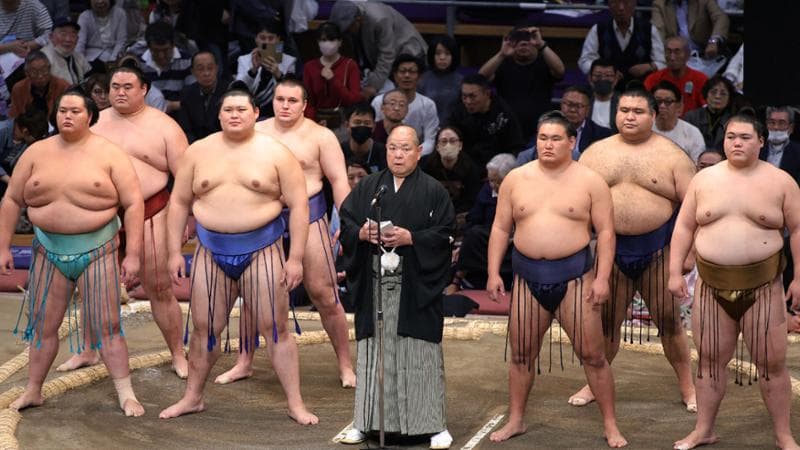 Il dilemma della premier giapponese: salire o no sul ring di sumo?