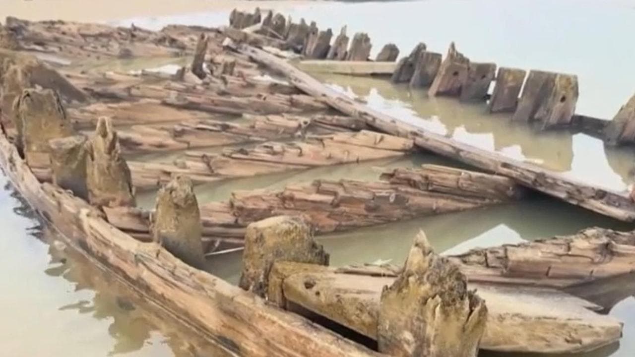 Vietnam, il tifone Kalmaegi fa riaffiorare il relitto di una nave costruita secoli fa