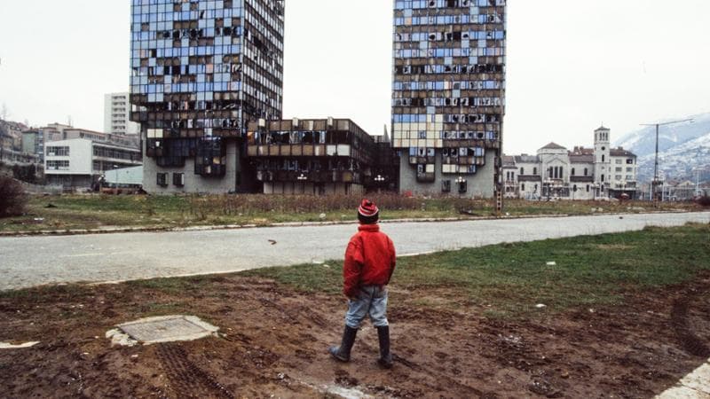 I grattacieli della Sniper Alley distrutti dai bombardamenti durante l'assedio di Sarajevo. Foto Andia / UIG.
