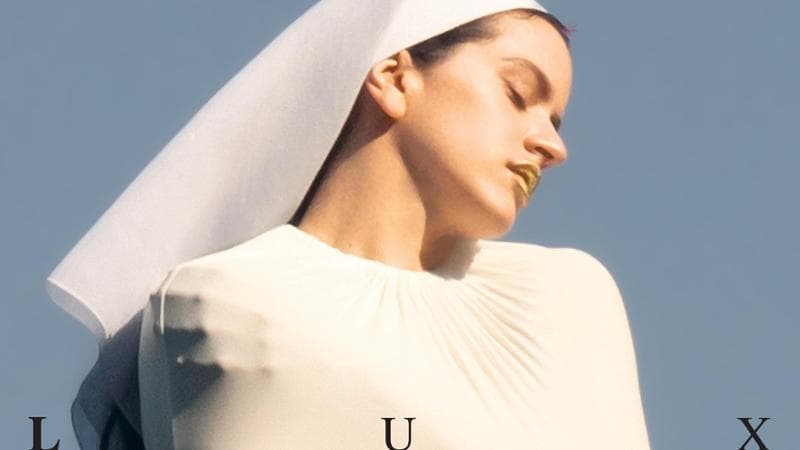 Rosalia, il nuovo disco“Lux” è un caso: una cattedrale nel deserto fra sacro e profano