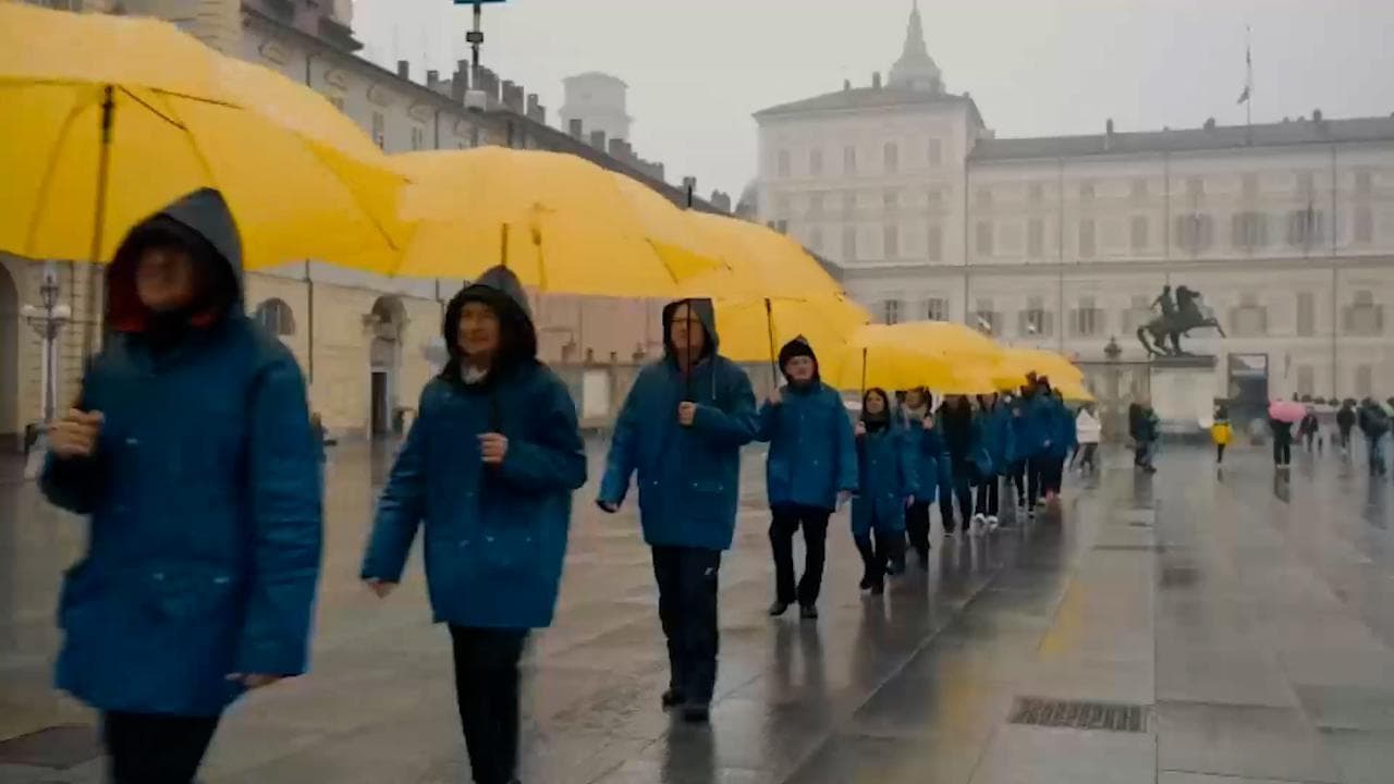 Tennis, Atp Finals: gli ombrelli gialli per far "rimbalzare la pallina" in piazza San Carlo