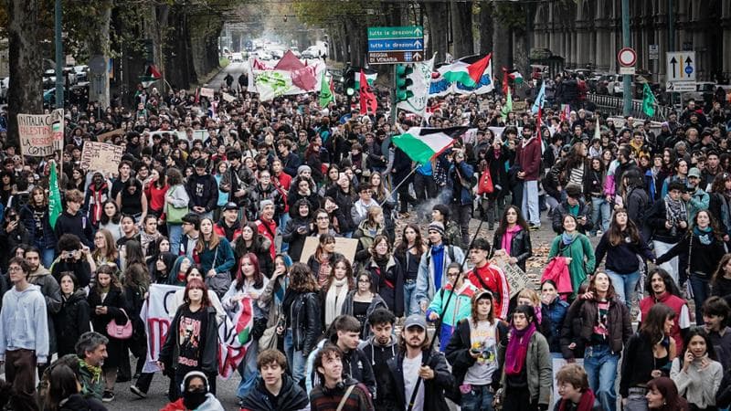 Torino, 14 novembre: studenti in corteo contro il governo