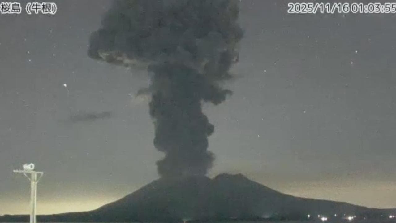 Giappone: erutta il vulcano Sakurajima, la colonna fumo è alta più di 4 chilometri