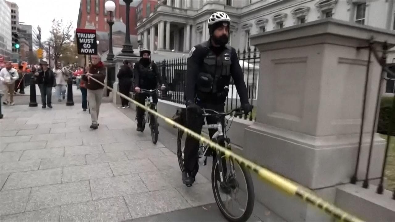 Washington, la Casa Bianca diventa "scena del crimine": la protesta contro Trump