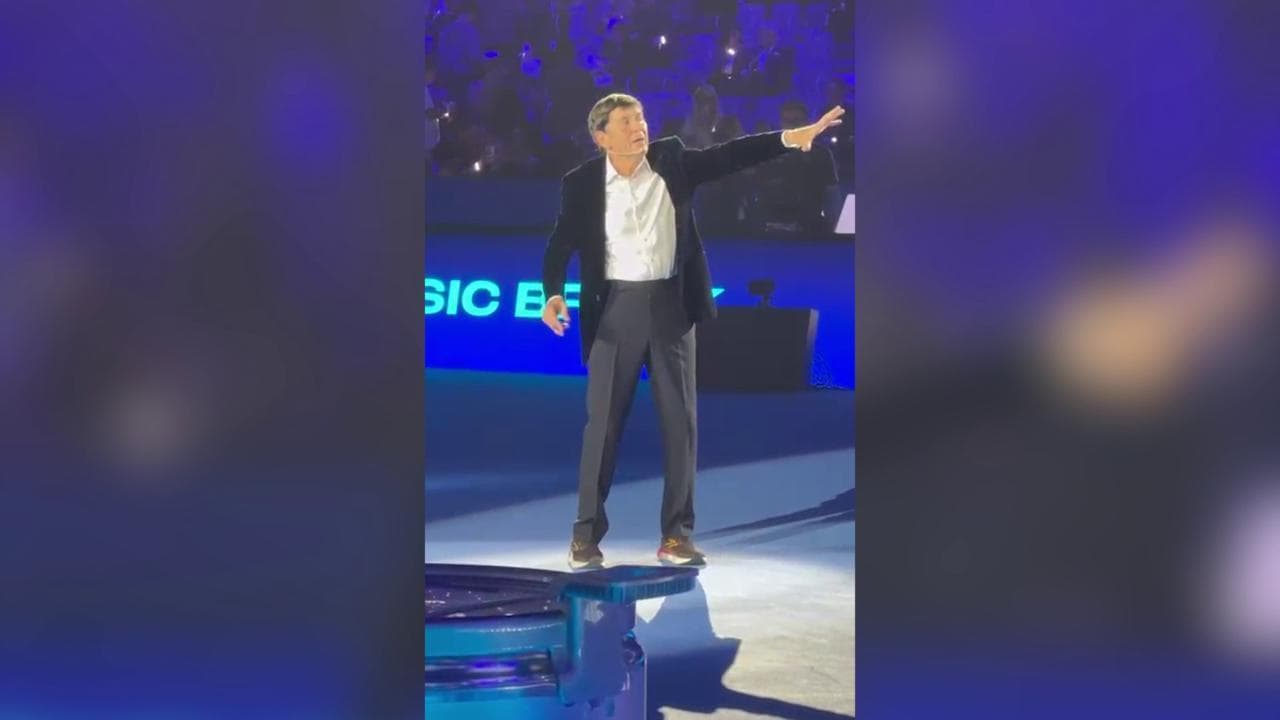 Super Morandi Show alle Atp Finals: canta da "Uno su mille" a "Caruso"