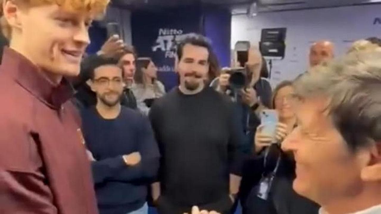 “L’Italia è famosa per Ferrari, Armani e… te”: Morandi si congratula con Sinner per la vittoria