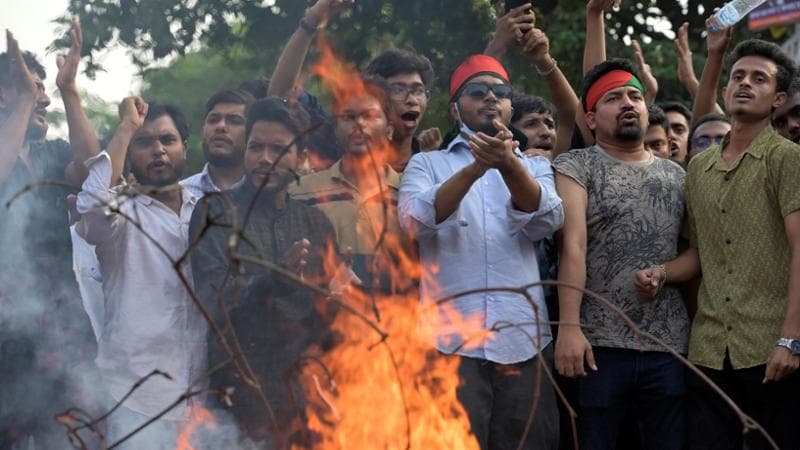 Bangladesh, l’ex premier Sheikh Hasina condannata a morte