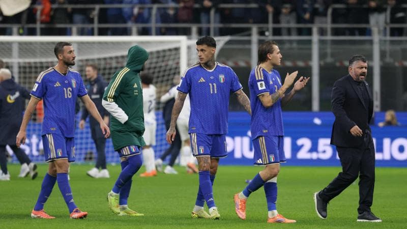 La mesta uscita dal campo di Gattuso e degli azzurri
