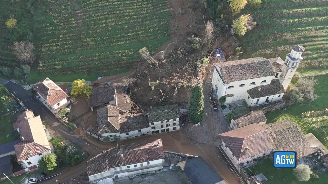 Frana a Cormons (Gorizia), le immagini dal drone