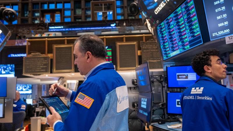 Thiel, Buffett, Softbank: i grandi investitori in fuga dai titoli tech. Come orientare i portafogli