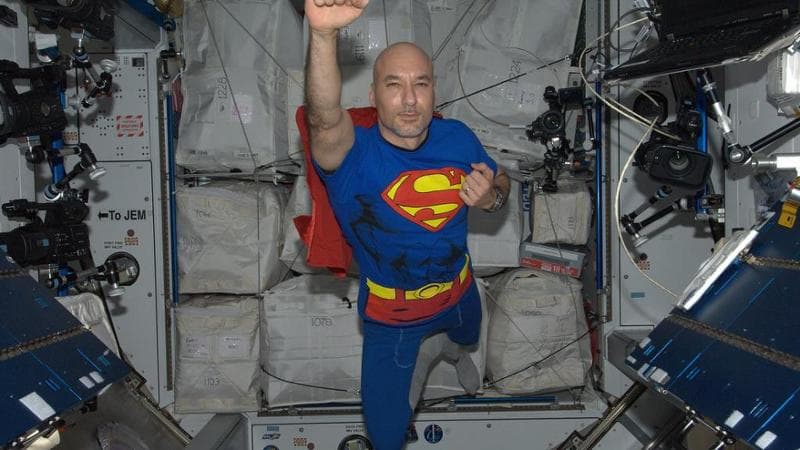 Parmitano: “La paura del buio mi ha fatto amare le stelle. L’ansia viene solo da padre”