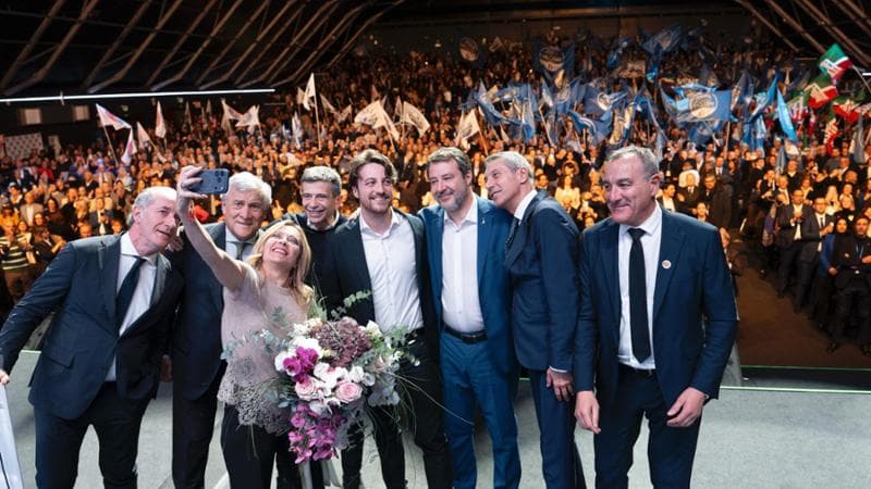 Giorgia Meloni con i leader del centrodestra al Teatro Geox di Padova
