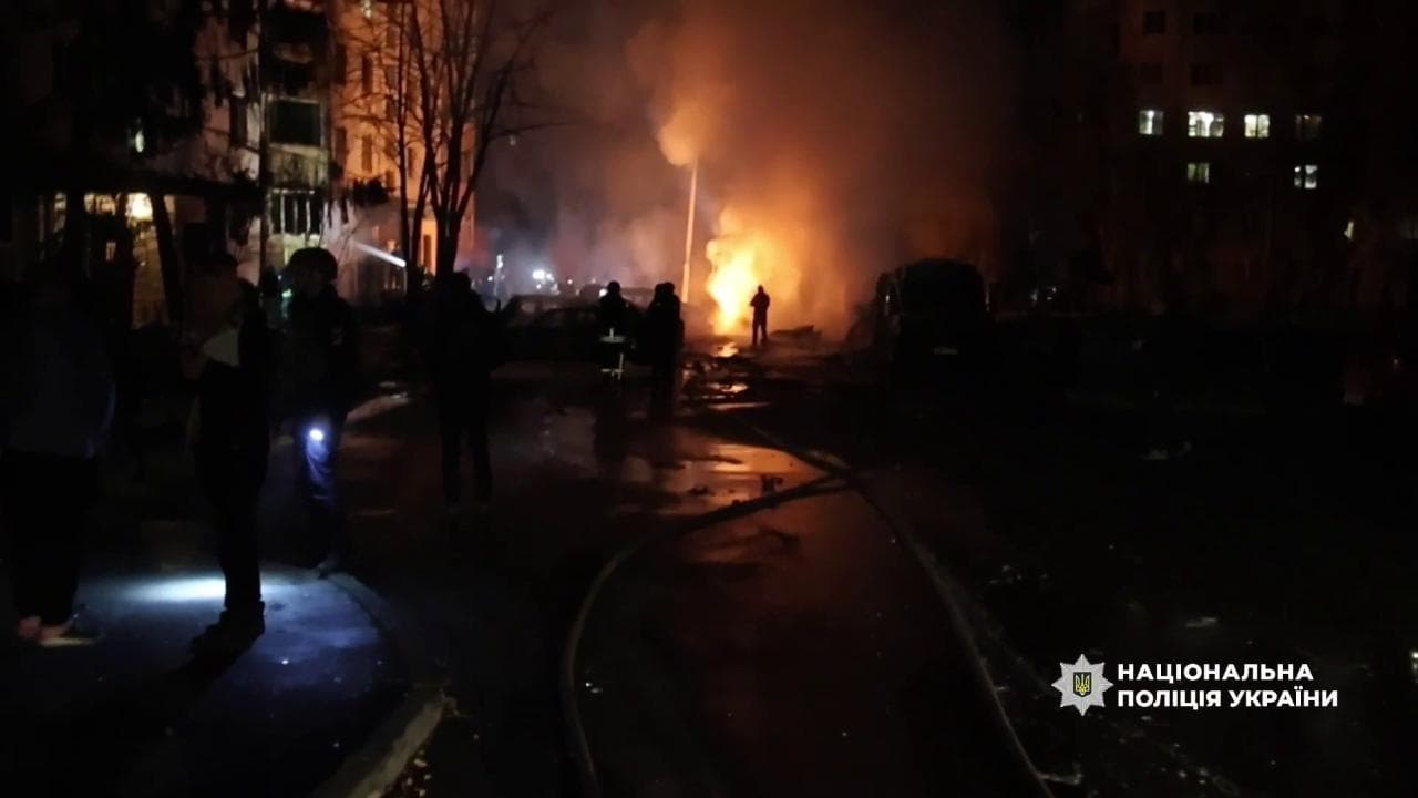 Ucraina, nuova notte da incubo per Kharkiv: esplosioni, incendi e decine di vittime ovunque