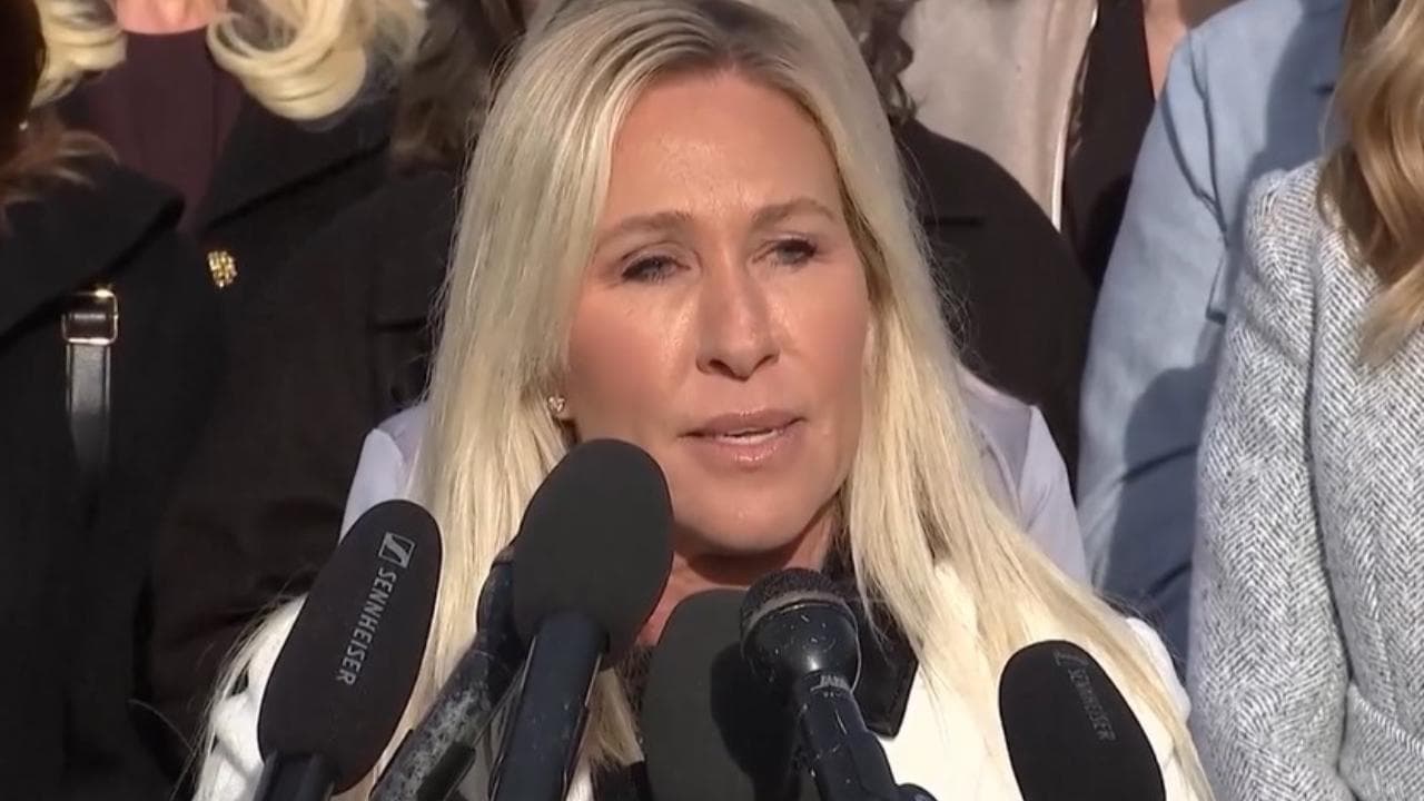 Trump definisce "traditrice" Taylor Green per il voto su Epstein: la risposta della deputata