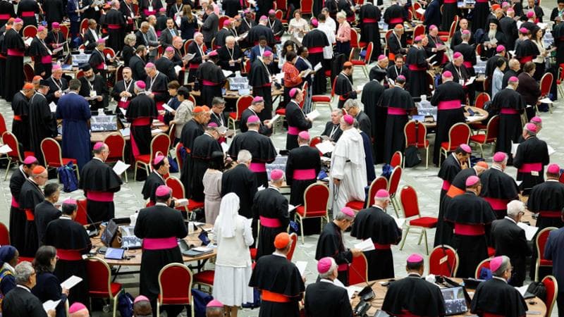 Sinodo mondiale: avanti con la discussione su gay, diaconesse, modifiche a seminari e liturgia