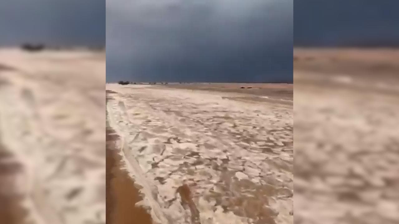 Arabia Saudita: fiume di ghiaccio nel deserto dopo la grandinata record