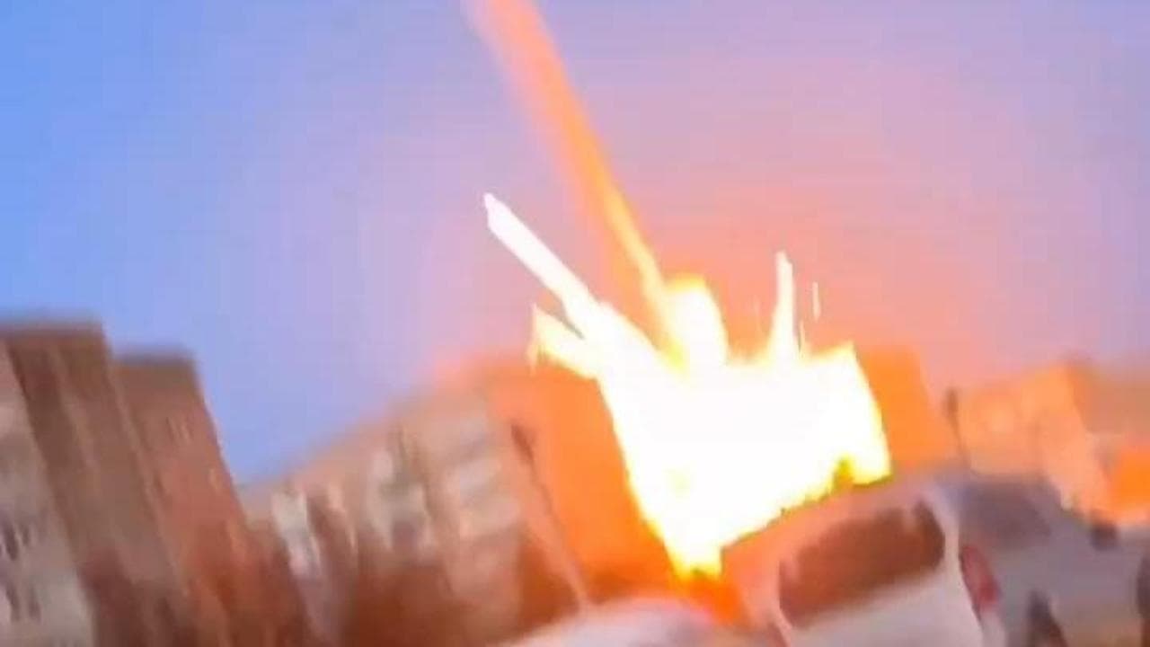 Ternopil, il sibilo poi l'esplosione: il missile russo centra un edificio residenziale