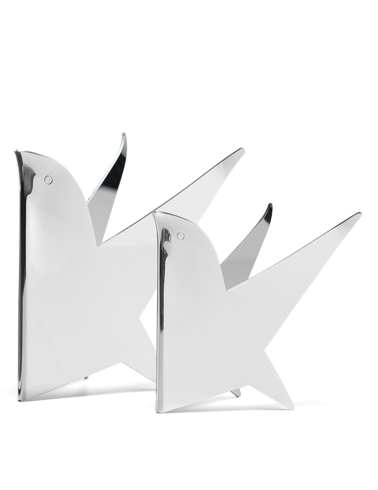 I Colombi, piegati come origami da un unico foglio di metallo,&nbsp; sono nati come segnaposto in argento. Oggi tornano come piccole sculture
