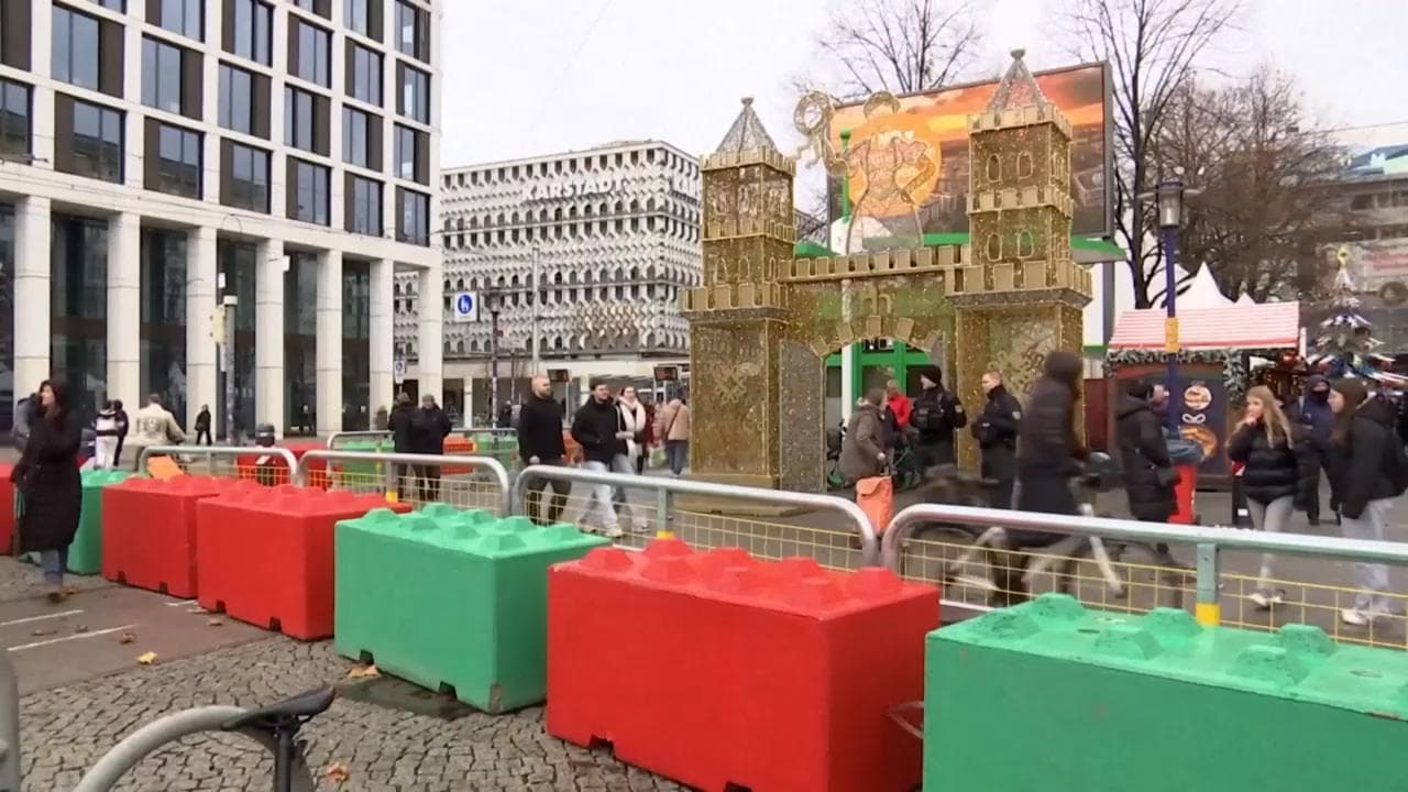 Germania, a Magdeburgo riapre il mercatino di Natale che l'anno scorso fu teatro di un attentato