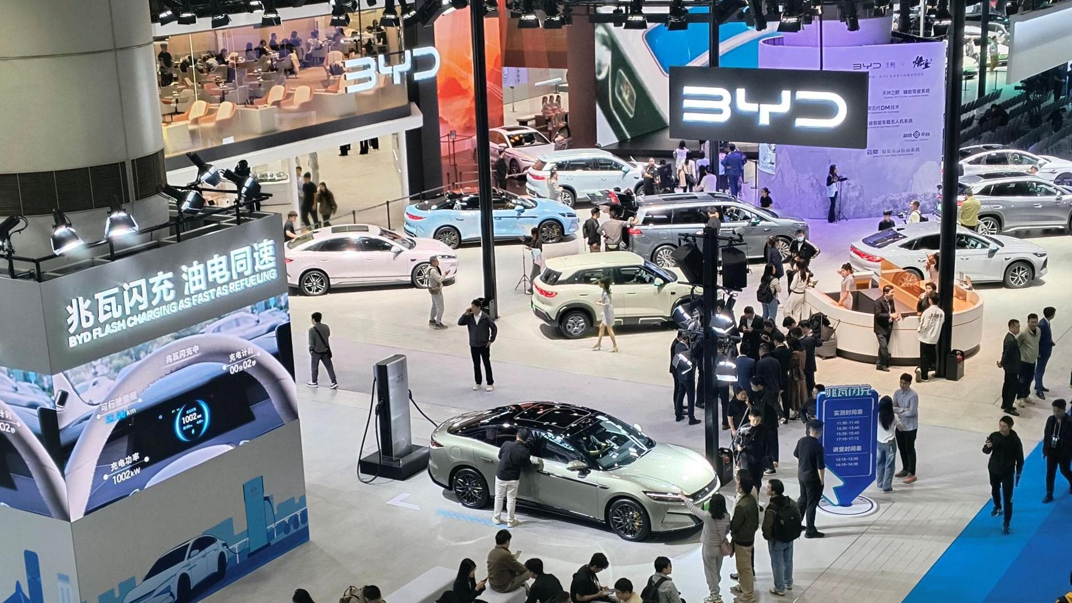 広州、中国製の驚異の終わりのないモーターショー。すべてのニュース