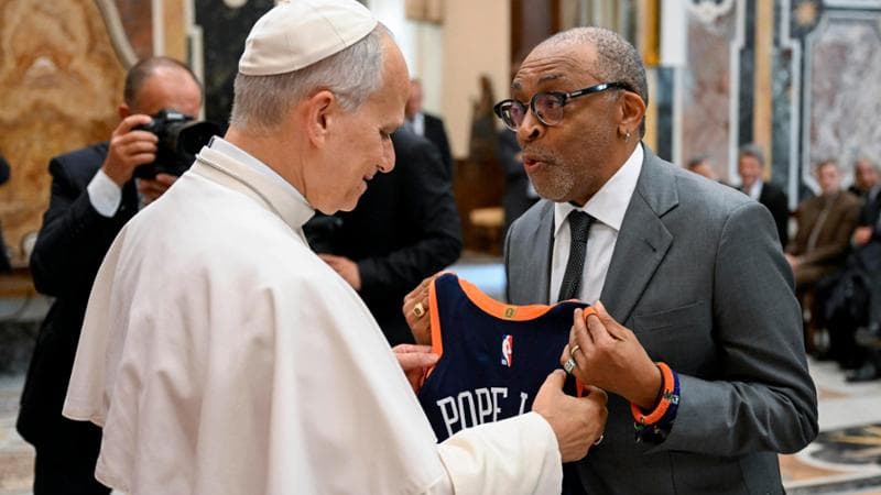 Spike Lee in Vaticano dove il Papa ha ricevuto attori e registi
