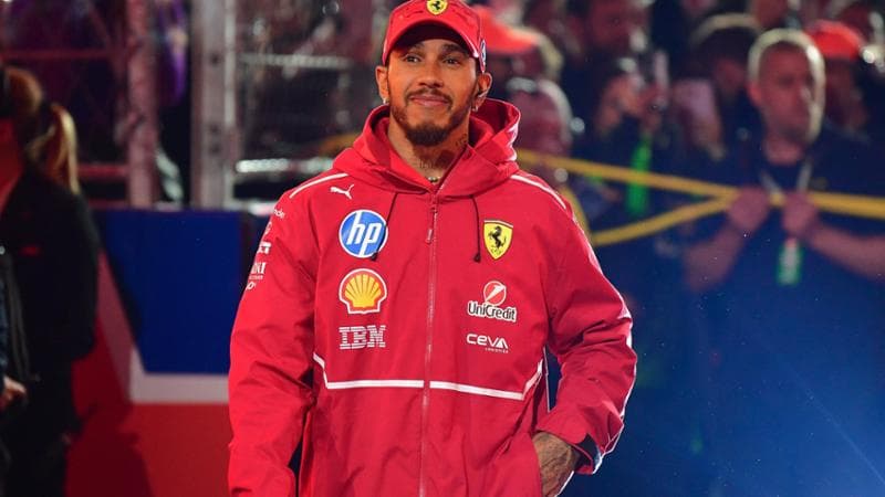 Ferrari, Hamilton: “Ho avuto 22 brutti fine settimana, la peggiore stagione di sempre”. Vasseur: calma