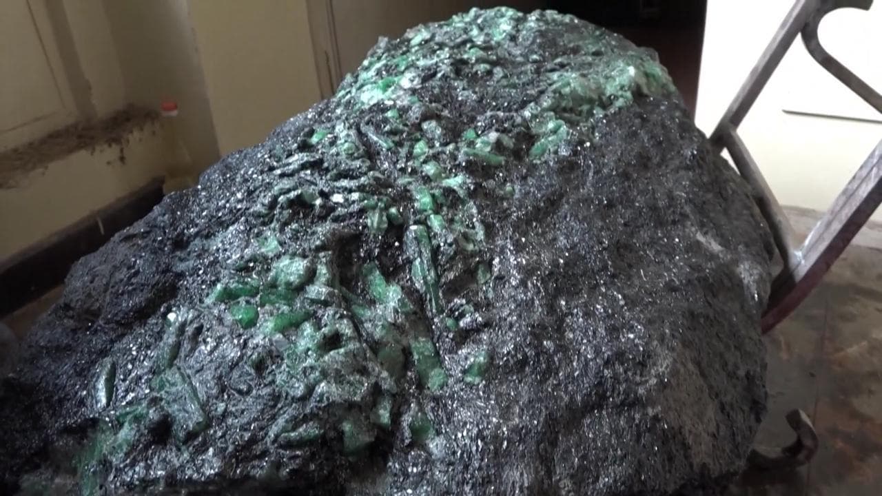 Madagascar, scoperto nel palazzo presidenziale uno smeraldo da 300 kg: "Tesoro nazionale"