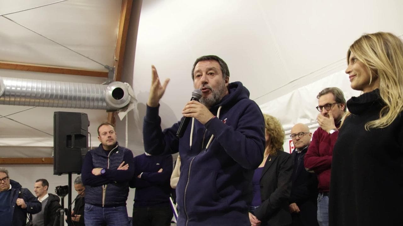Ucraina, Salvini: "Se i nostri aiuti diventano mazzette per le mignotte io non ci sto"