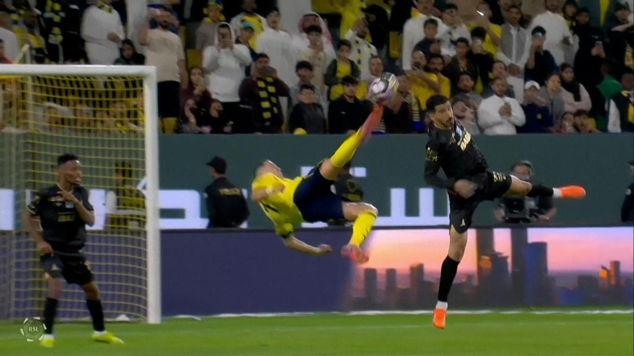 Arabia Saudita, gol da favola di Cristiano Ronaldo: la rovesciata è da vedere e rivedere