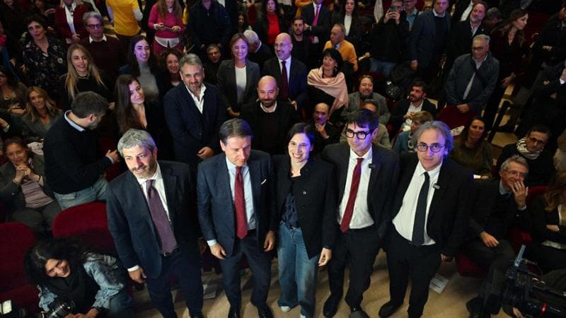 Chiusura della campagna elettorale del centrosinistra per sostenere il candidato della Regione Campania Roberto Fico