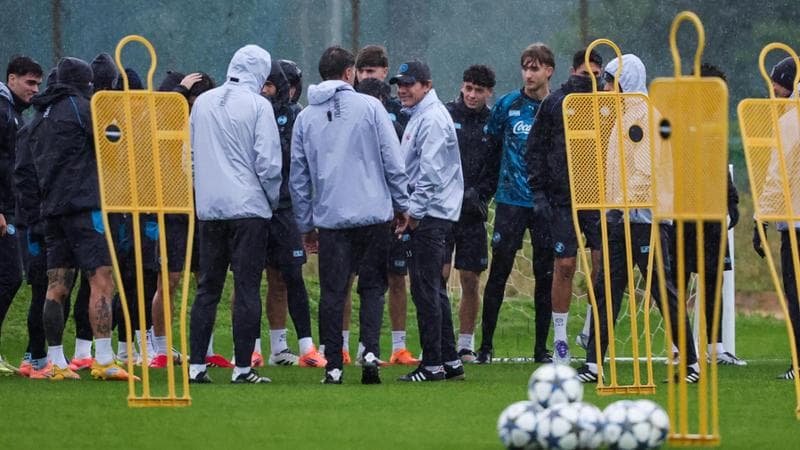Antonio Conte durante l'allenamento a Castel Volturno