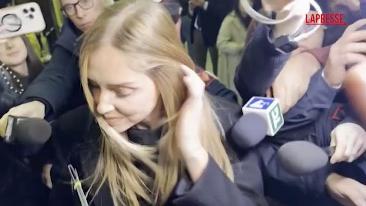 Pandorogate, Chiara Ferragni ai giornalisti: "Ragazzi non posso dire niente, grazie di essere qui"