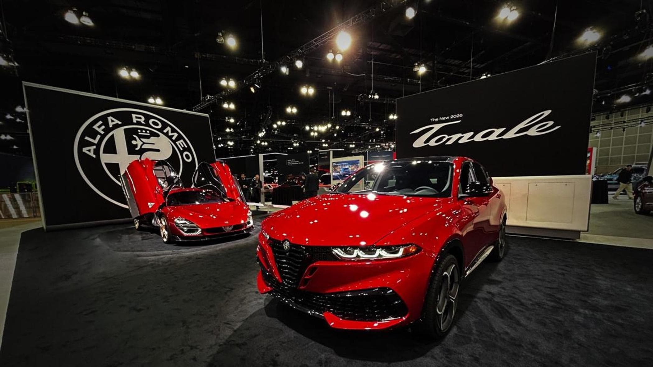 Alfa Romeo 33 Stradale ve yeni Tonale, Los Angeles Otomobil Fuarı'nı büyüledi