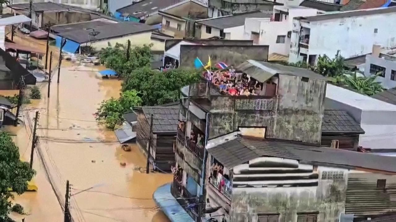 Inondazioni in Thailandia: gli aiuti a Hat Yai arrivano solo dall'elicottero