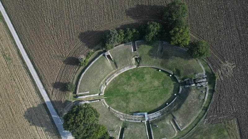 L'anfiteatro a Castelleone di Suasa (foto di Daniele Cesaro)