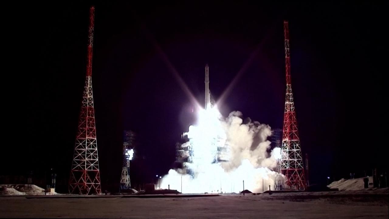 La Russia lancia un satellite con "dispositivi spaziali militari" dal cosmodromo di Plesetsk