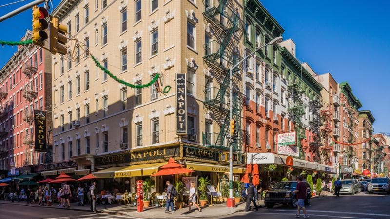 Little Italy è stata per decenni il luogo di elezione della comunità italiana: oggi è una zona quasi totalmente turistica  (Maremagnum / getty images )