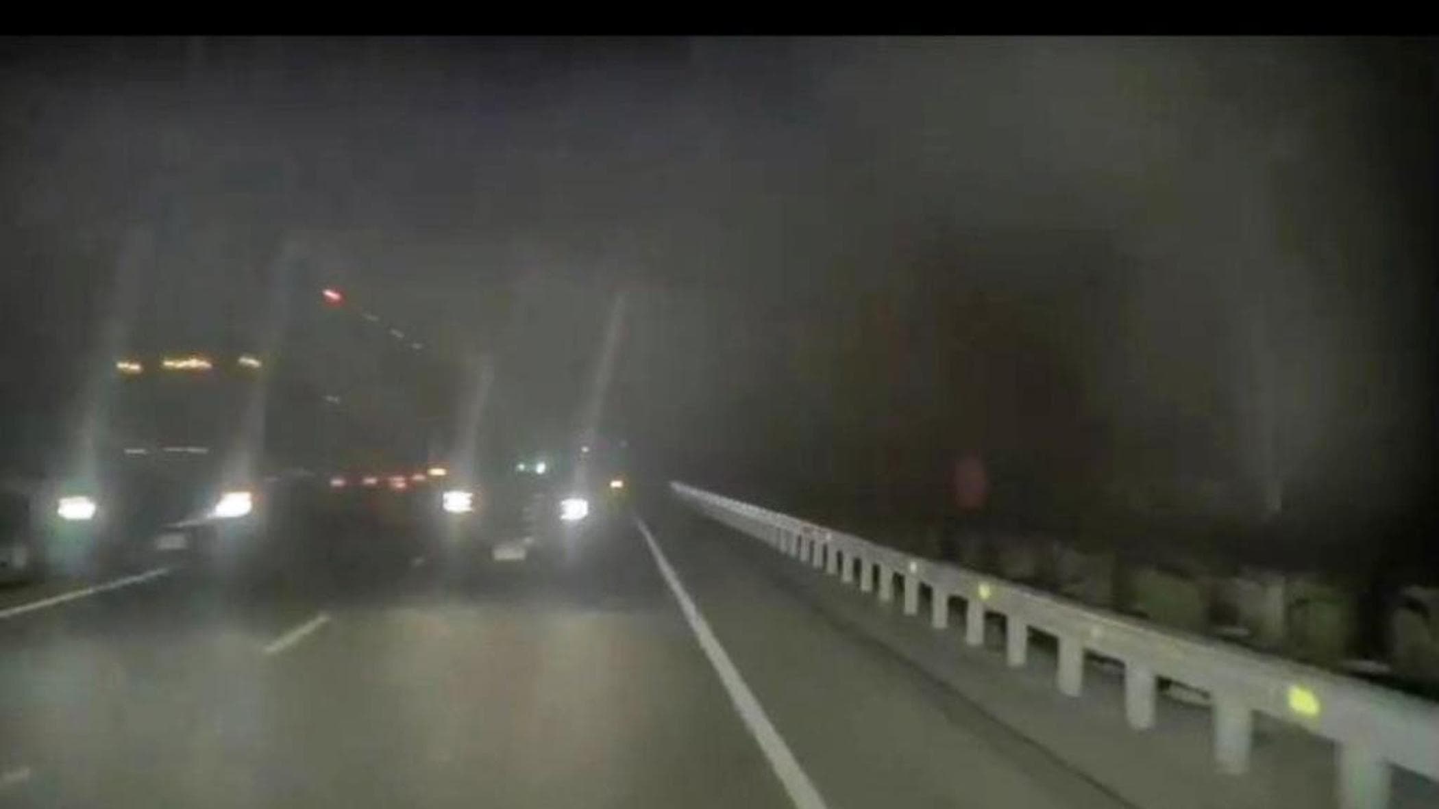 FSD otonom sürüş sistemi Tesla, bir Cybertruck'u kafa kafaya çarpışmadan kurtarıyor. İşte nasıl