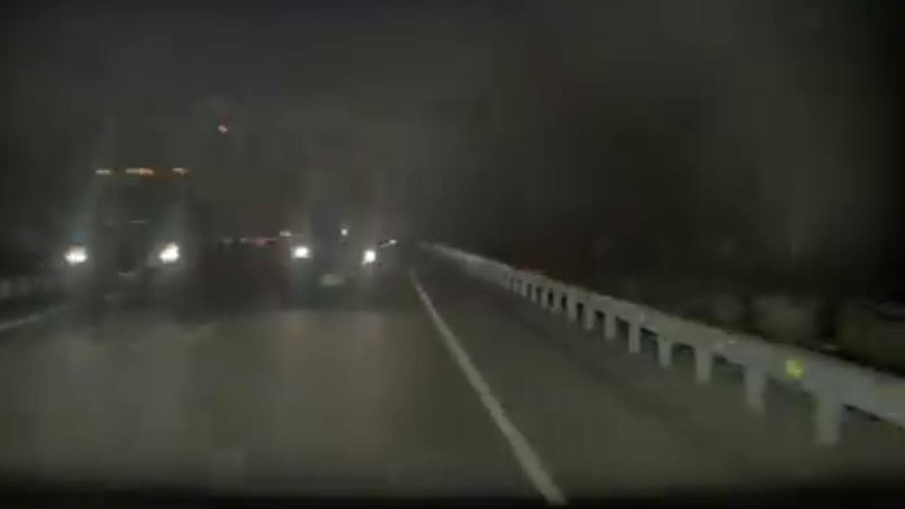 Tesla, così la guida autonoma evita un frontale