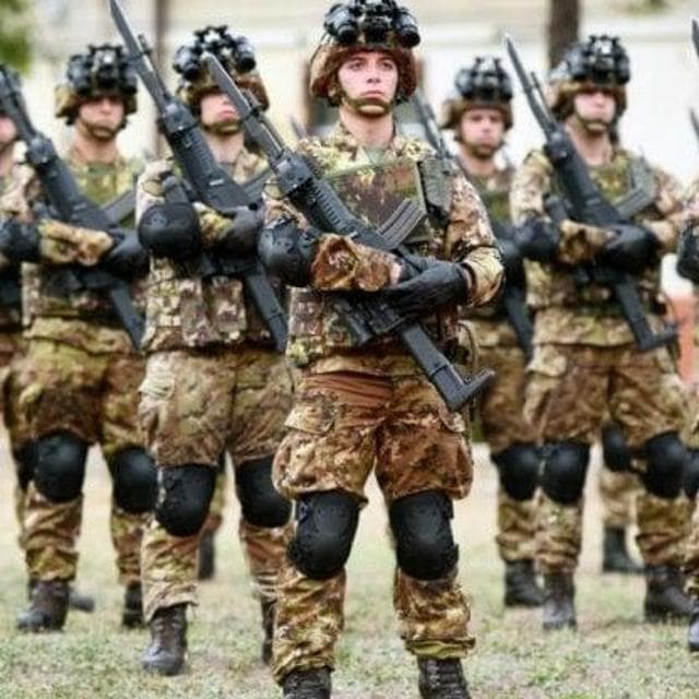 Fransa ve Macron gönüllü askerlik hizmetini açıklayacak