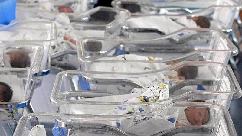 MILANO - INAUGURAZIONE NUOVO ASILO NIDO ALLA CLINICA MANGIAGALLI - NEONATI - NATALITA - OSPEDALE - SANITA - CULLE - BAMBINI (Matt Corner / IPA/Fotogramma, Milano - 2009-05-26) p.s. la foto e' utilizzabile nel rispetto del contesto in cui e' stata scattata, e senza intento diffamatorio del decoro delle persone rappresentate