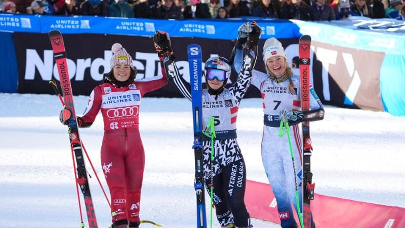 Julia Scheib, Alice Robinson e Thea Louise Stjernesund alla premiazione