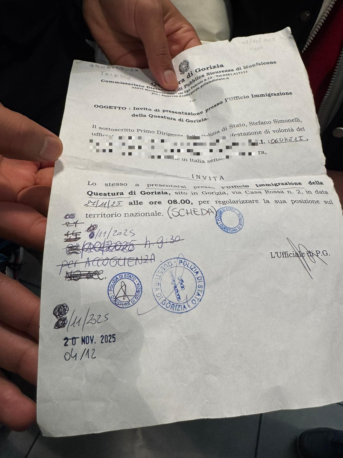 Uno dei certificati di invito alla presentazione per la formalizzazione della domanda d'asilo con cancellature che testimoniano i multipli rinvii
