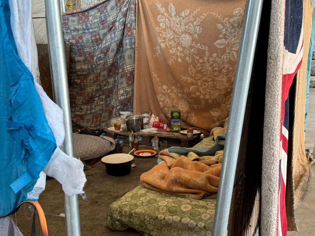 Magazzini del Porto Vecchio. Alcuni giacigli usati dai richiedenti asilo